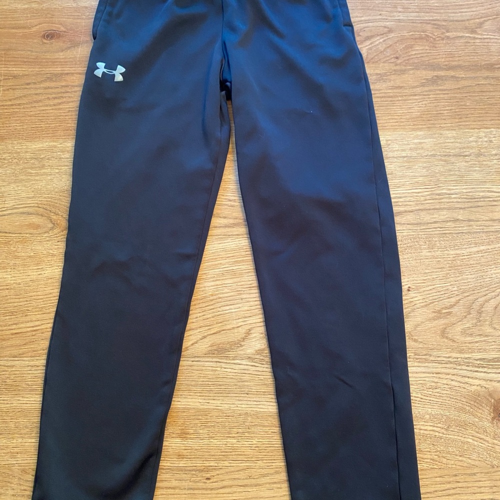 Under Armour boys jogger size M preworn